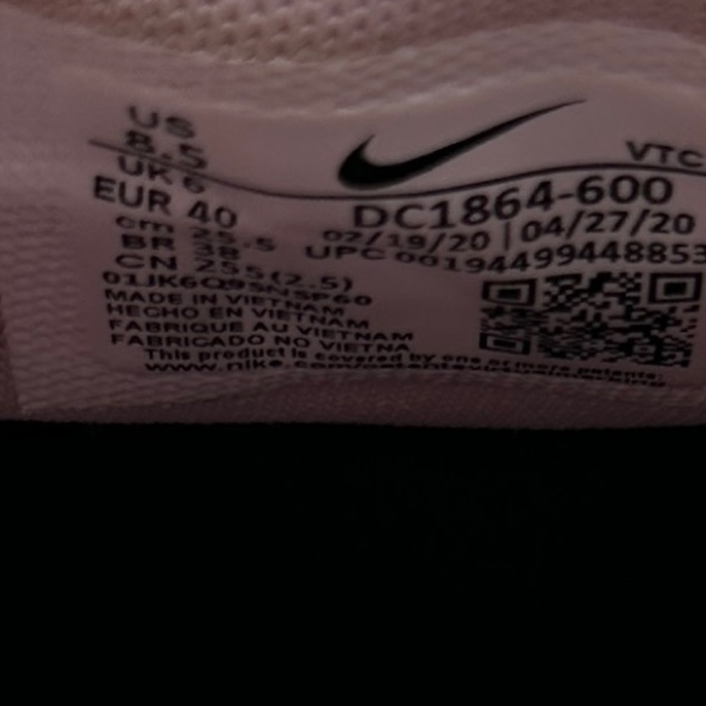 Sneakers - Picture 4 of 4